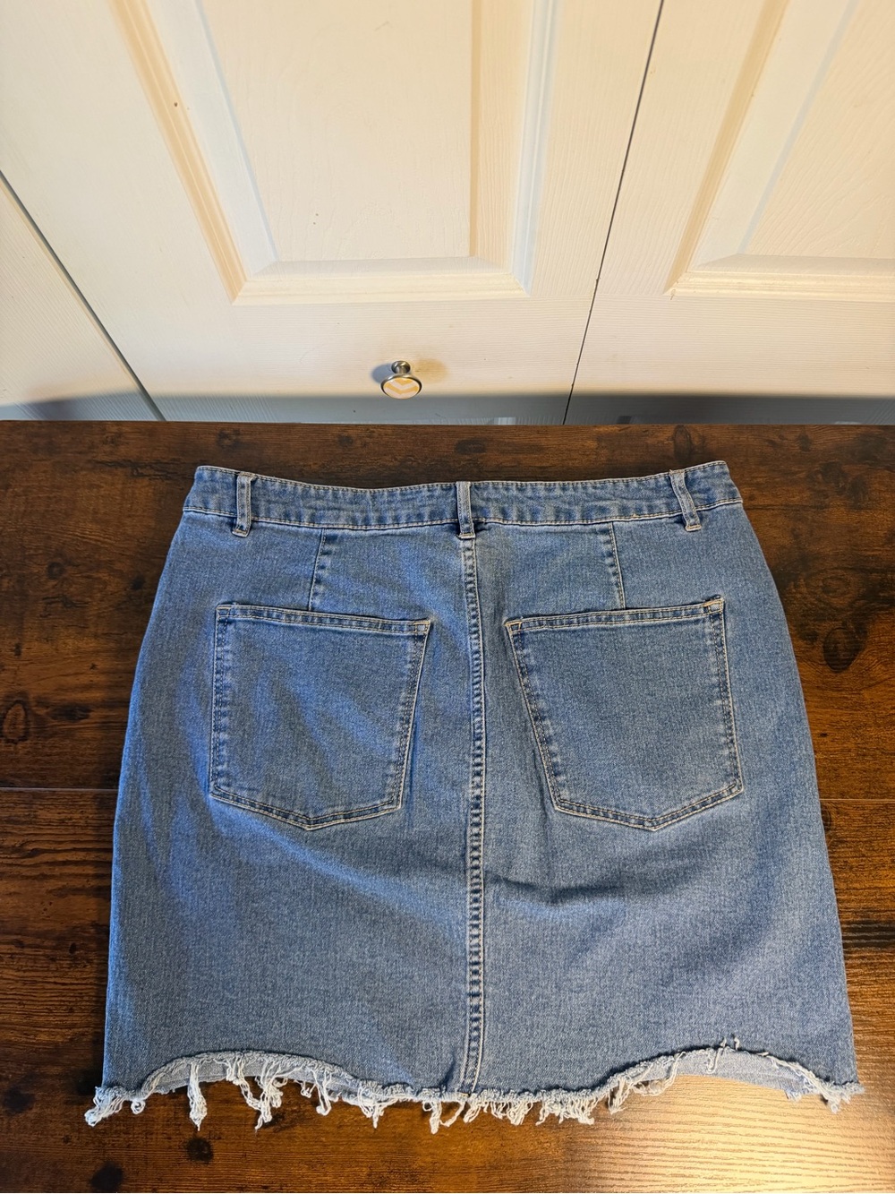 H&M &Denim Light Wash High Rise Raw Hem Stretch Denim Mini Skirt Size 14 - Picture 5 of 11